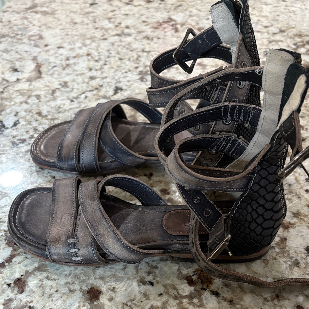 Freebird Black and Gray Women's Sandals